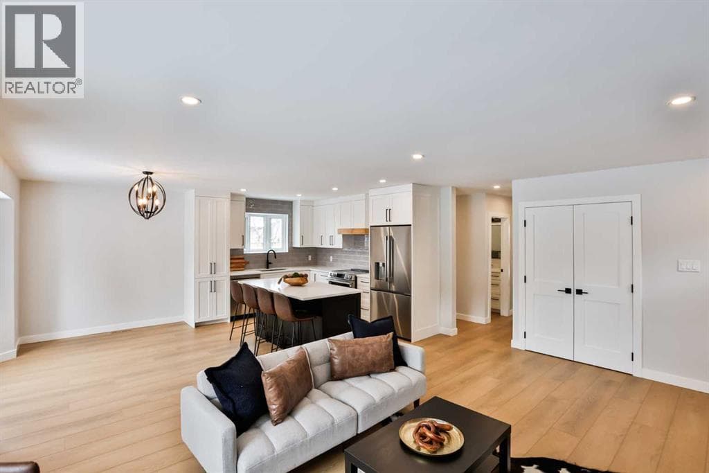 330 Wascana Crescent SE — photo 4