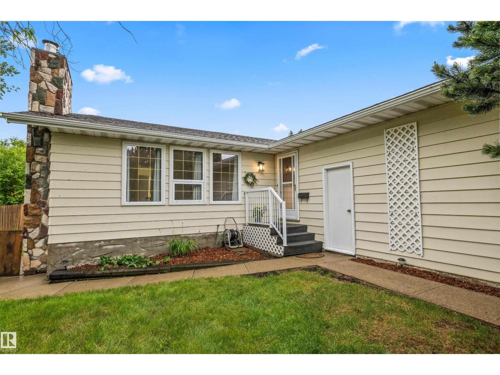 4 BENNETT PL — photo 2