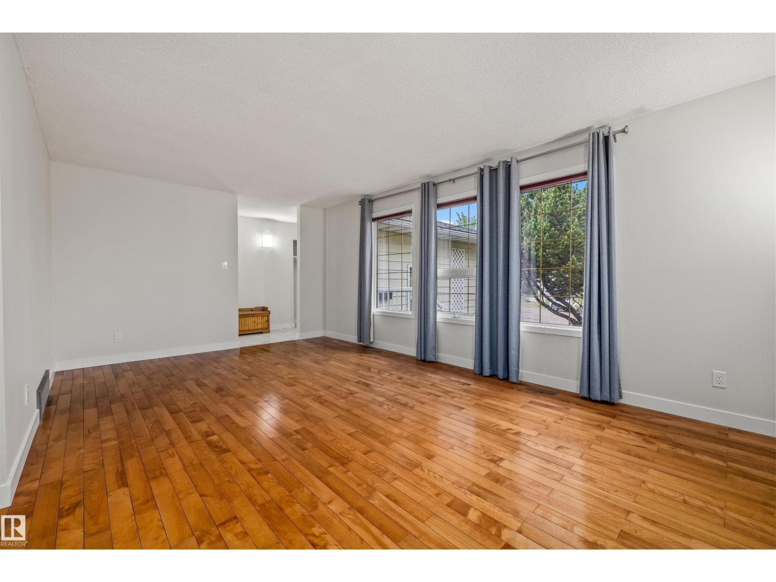 4 BENNETT PL — photo 5