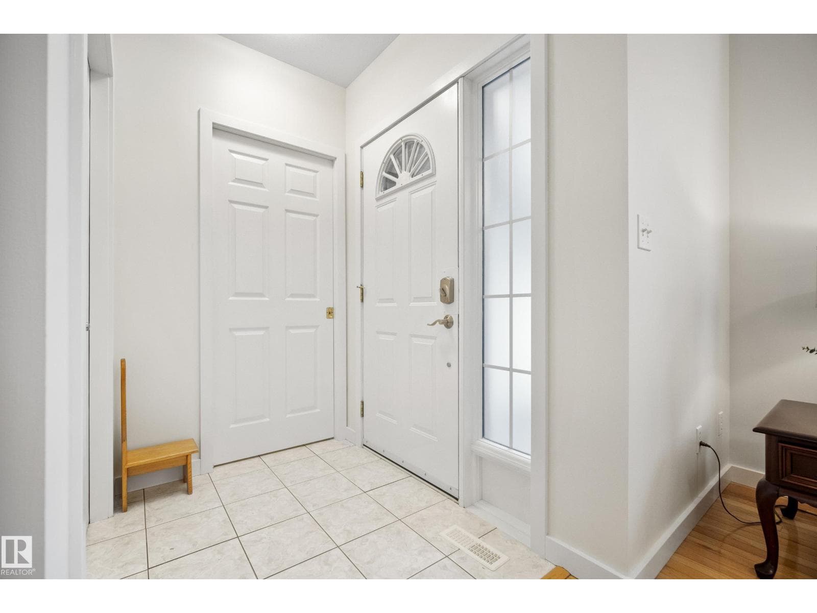 79 CHARLTON CR — photo 3