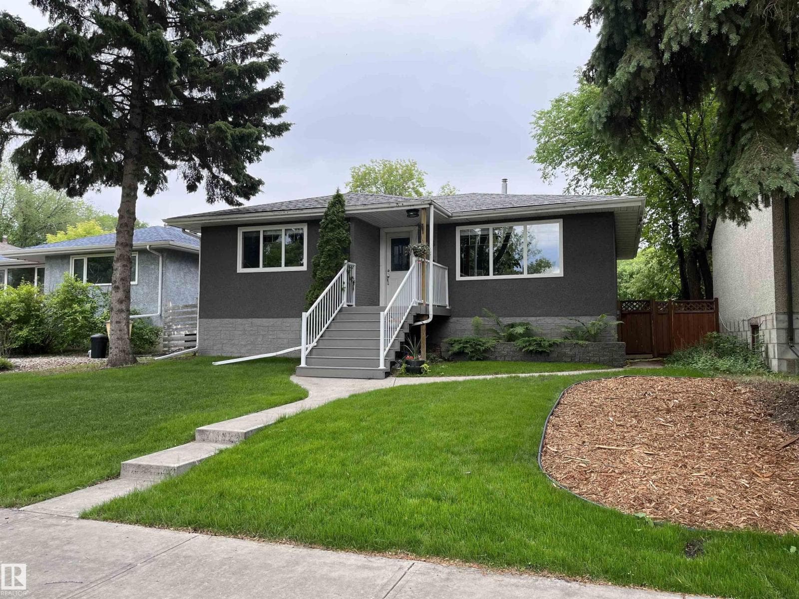 9815 68 AV NW
