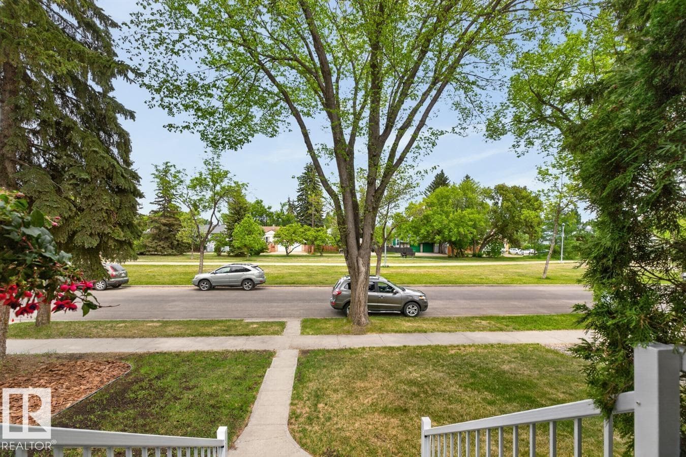 9815 68 AV NW — photo 4