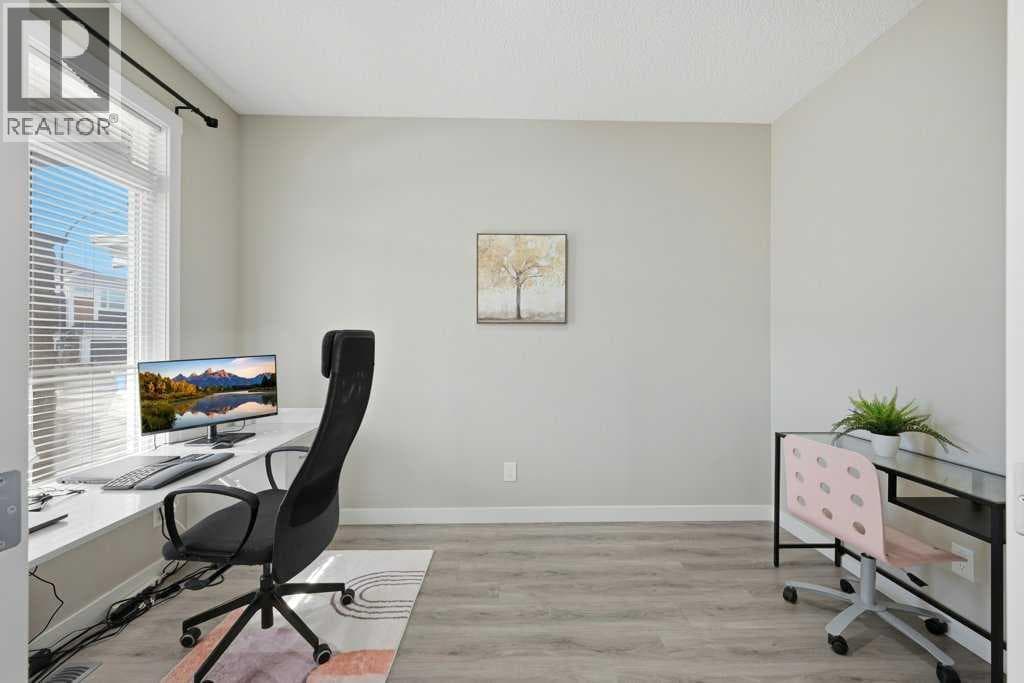 75 Howse Crescent NE — photo 3