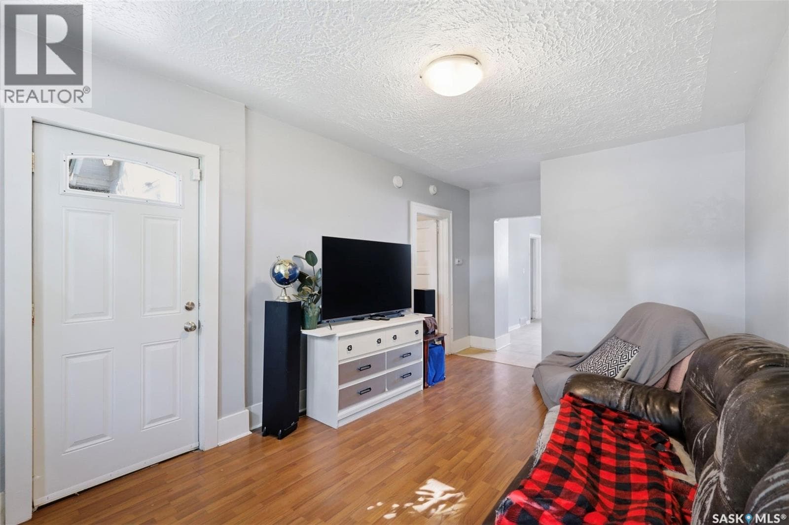 921 H AVENUE N — photo 3
