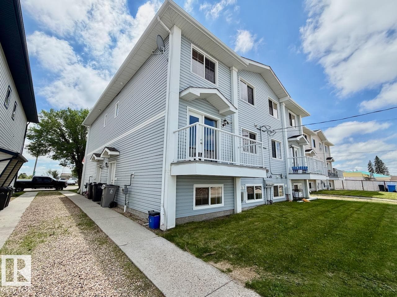8 5024 50 AV — photo 3