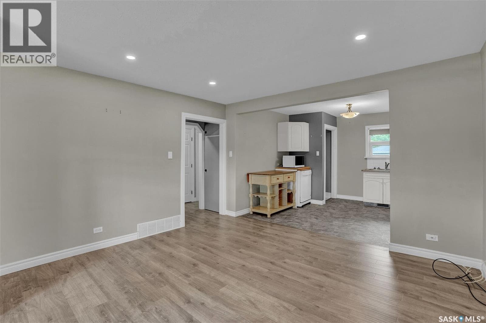 605 College AVENUE E — photo 3