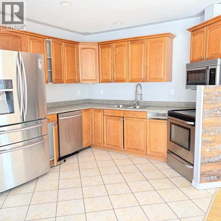 83 Aspen Crescent — photo 2