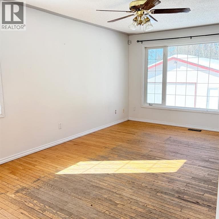 83 Aspen Crescent — photo 4