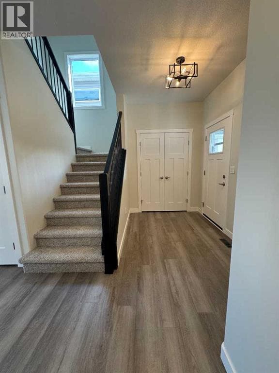 49 Emmett Crescent — photo 3