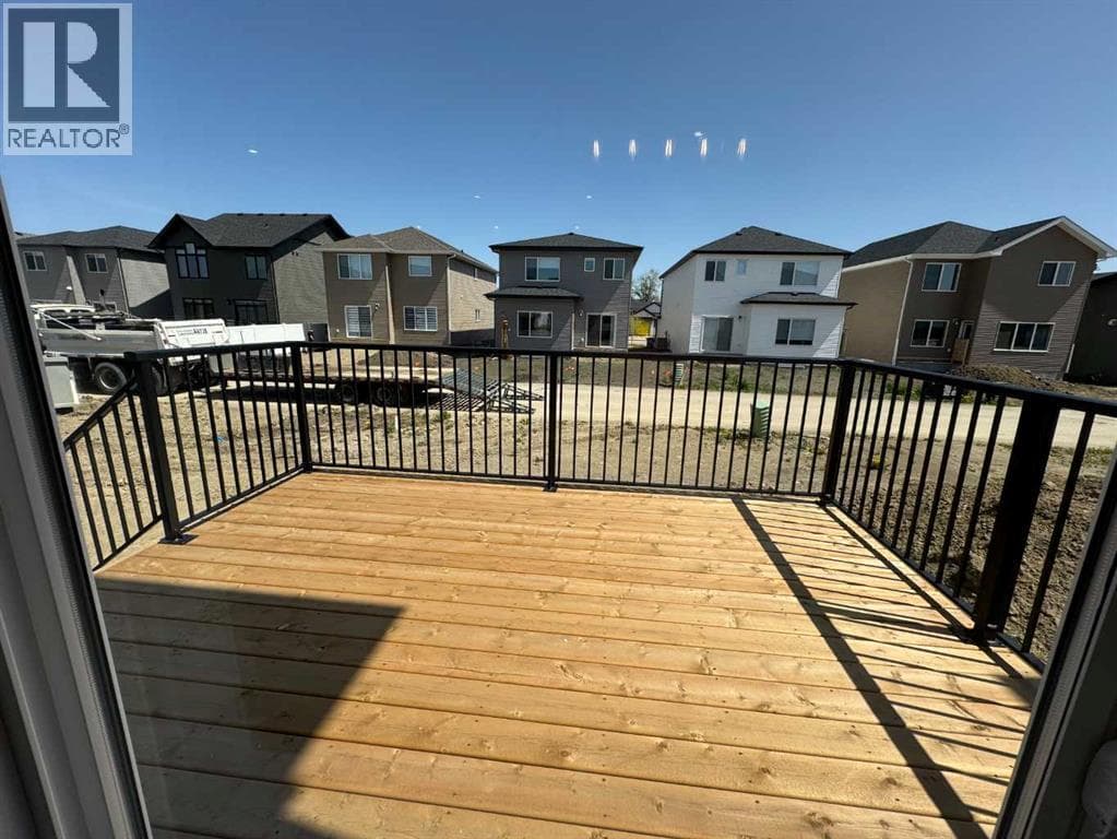 49 Emmett Crescent — photo 2