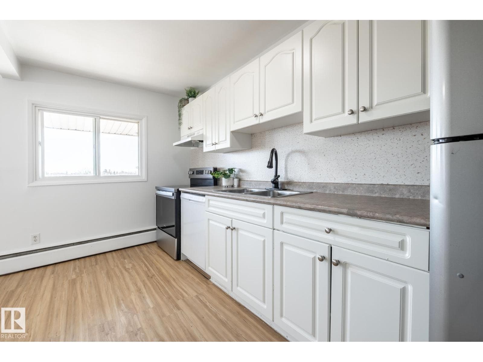 #502D 2908 116A AV NW — photo 3