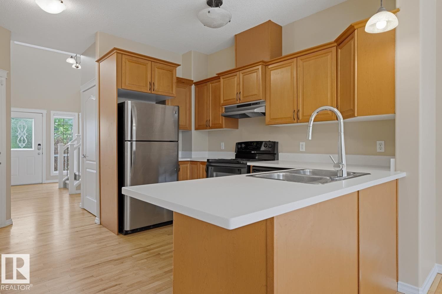 11612 11 AV SW — photo 4