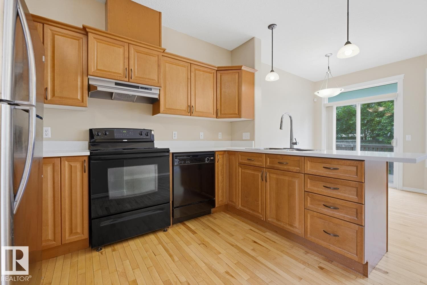 11612 11 AV SW — photo 2