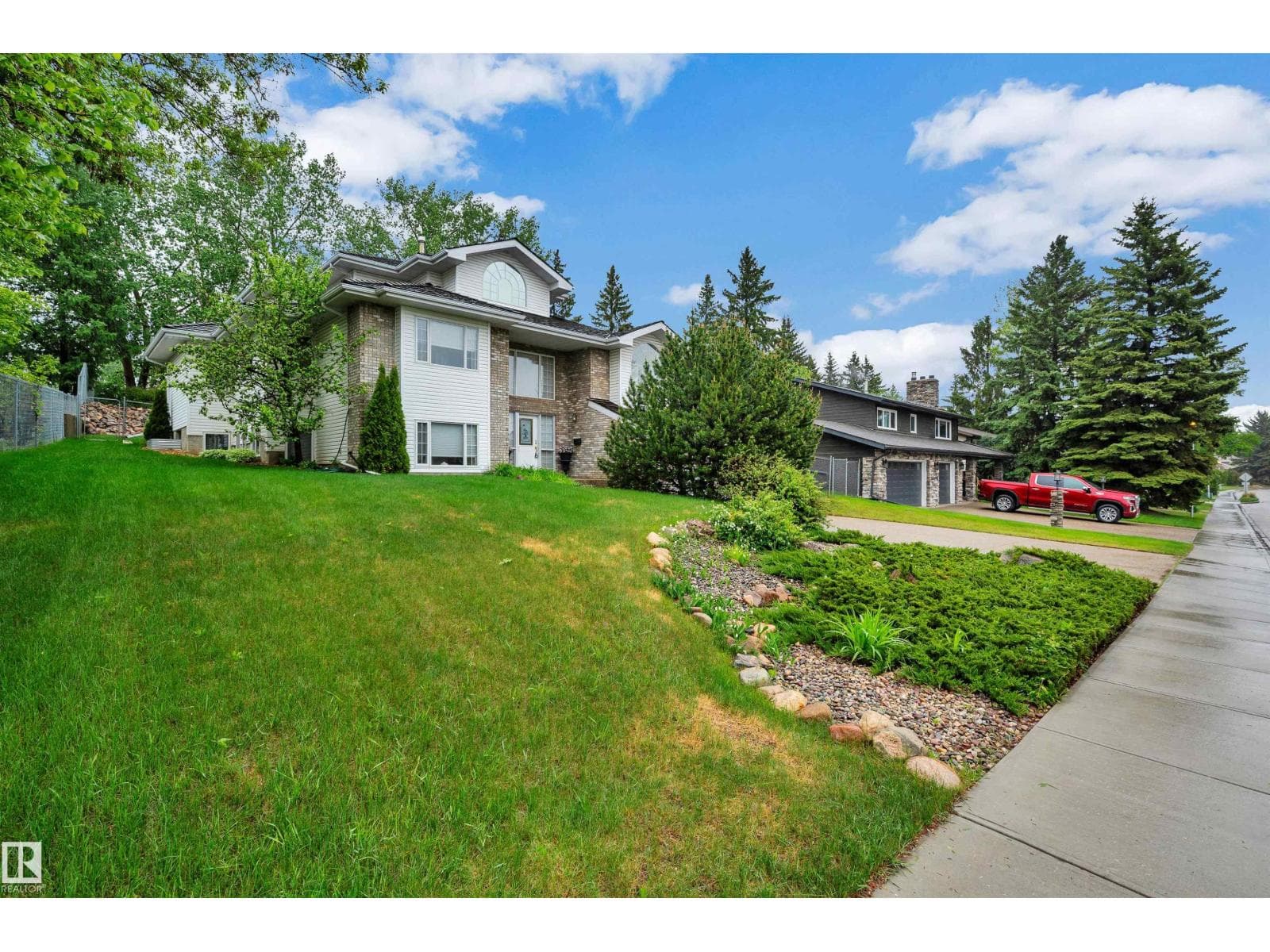 74 BEAUVISTA DR — photo 2