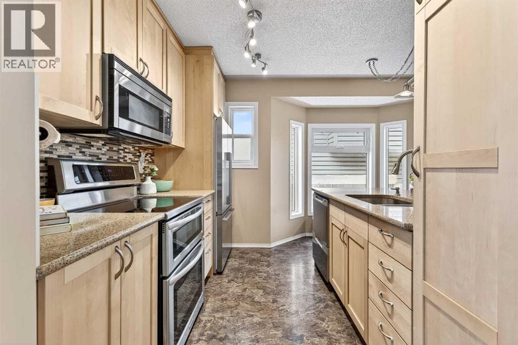 886 Erin Woods Drive SE — photo 2