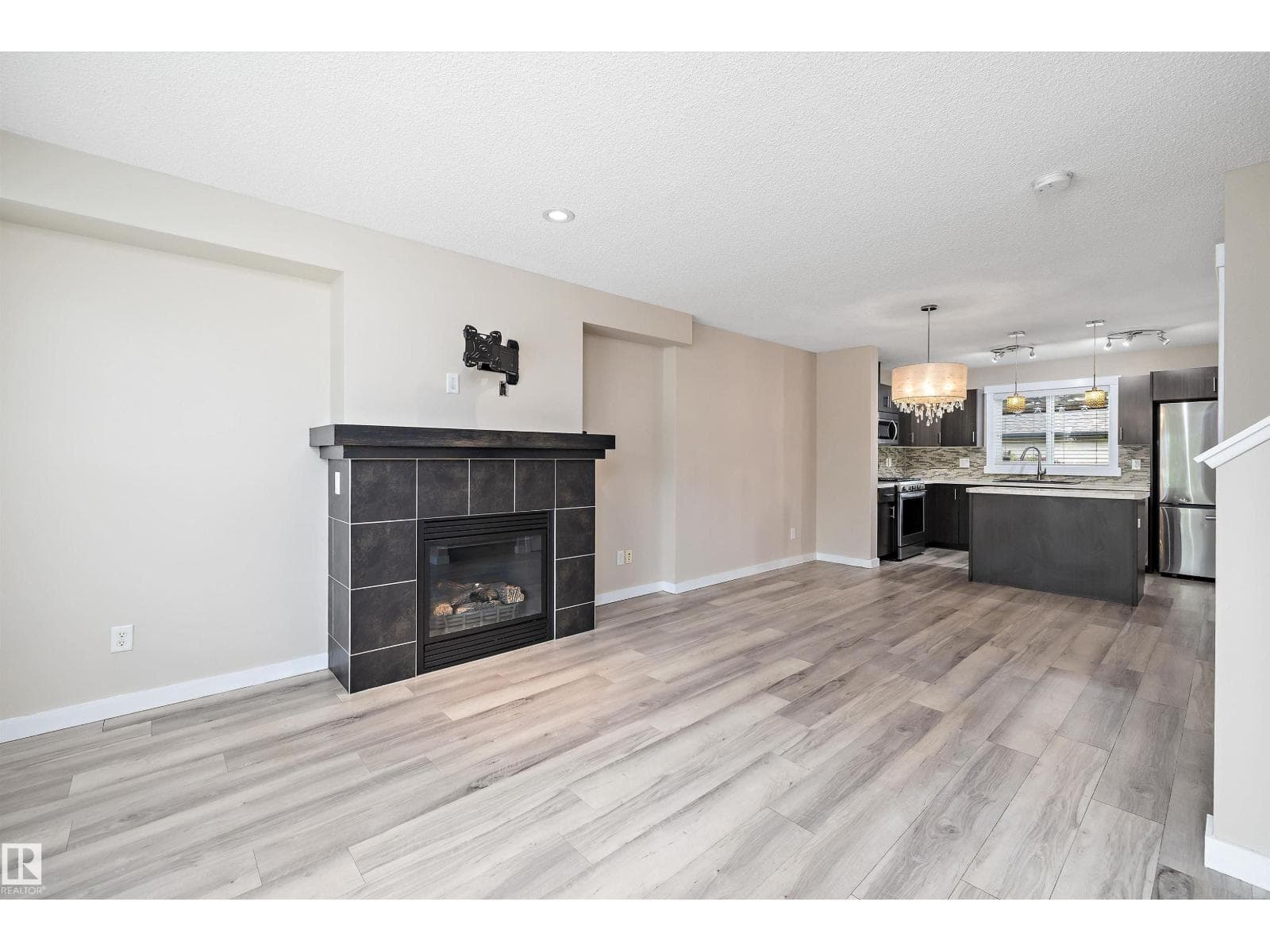 2914 18A AV NW — photo 3