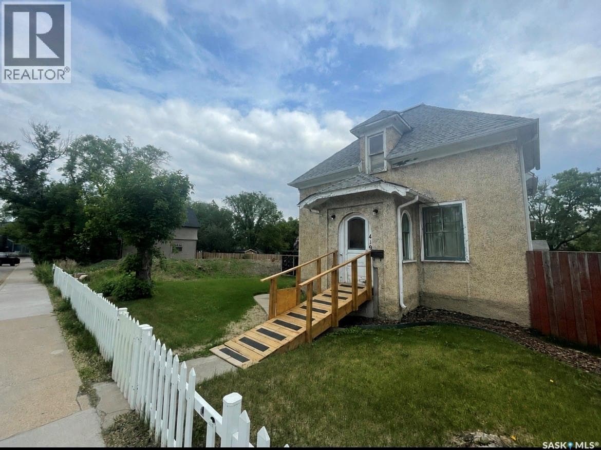 419 18th STREET W