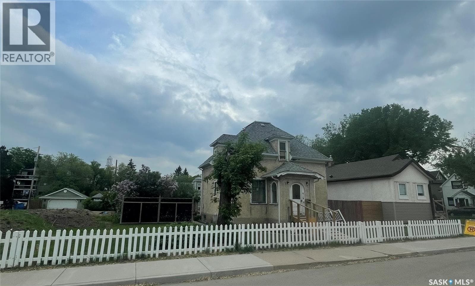 419 18th STREET W — photo 2