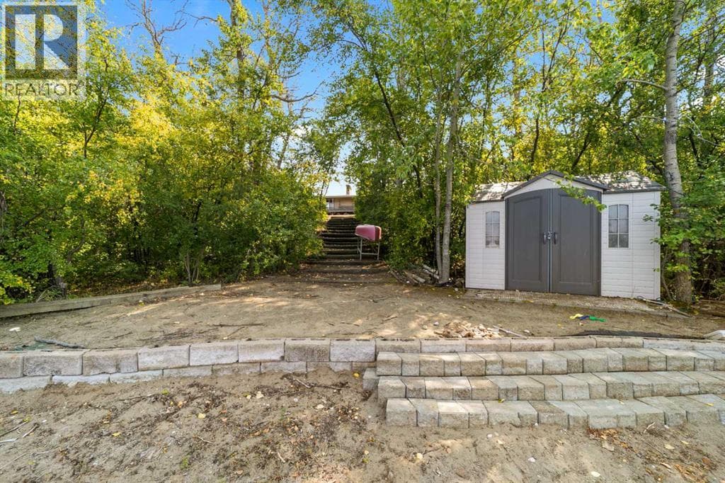 4404 49 Street — photo 4