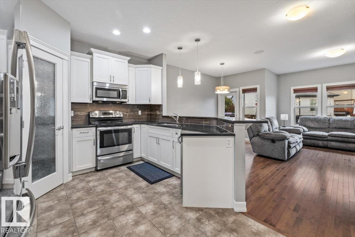 107 GILMORE WY — photo 3