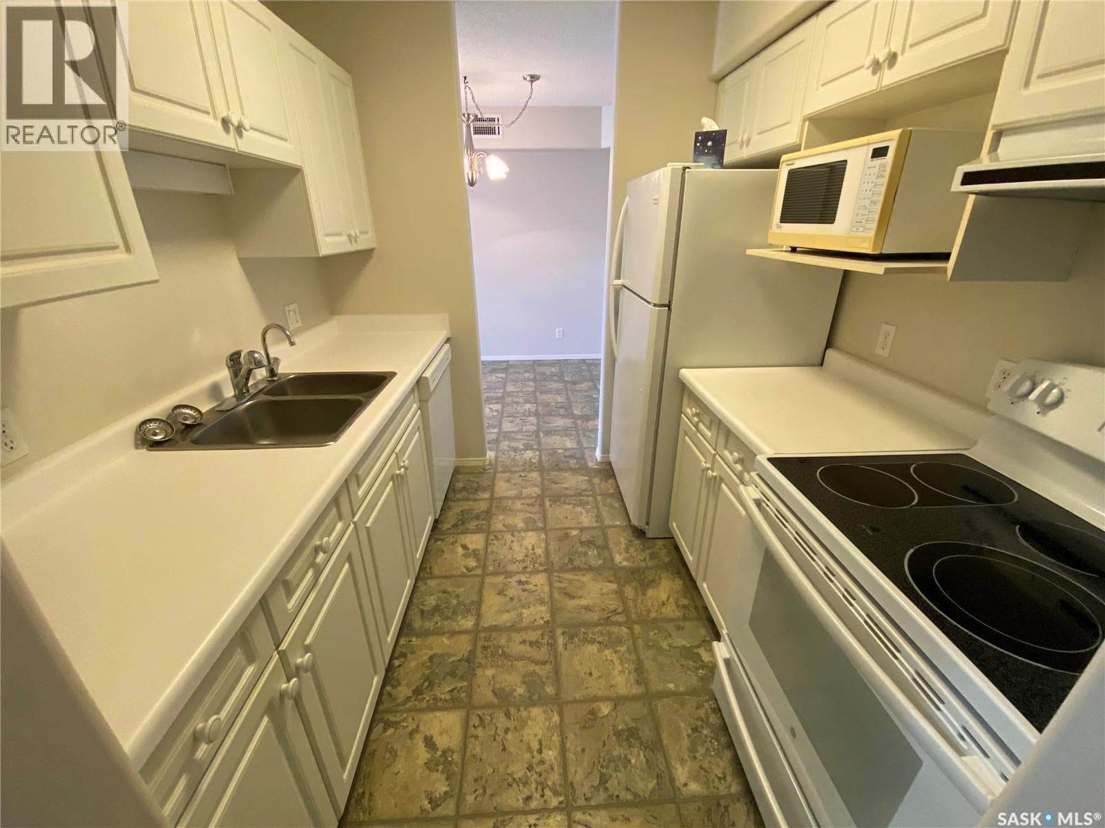203 57 Russell DRIVE — photo 2
