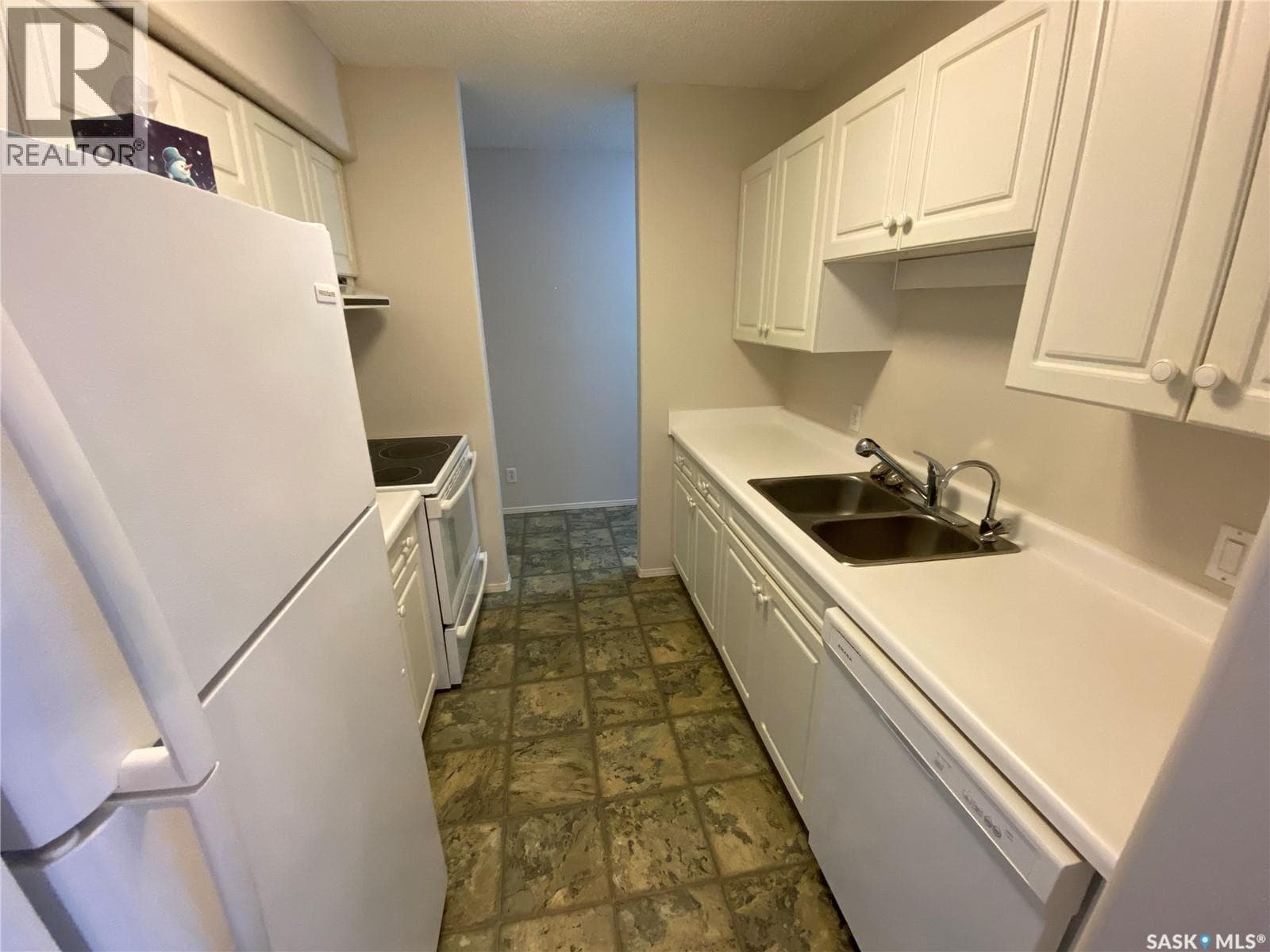 203 57 Russell DRIVE — photo 3