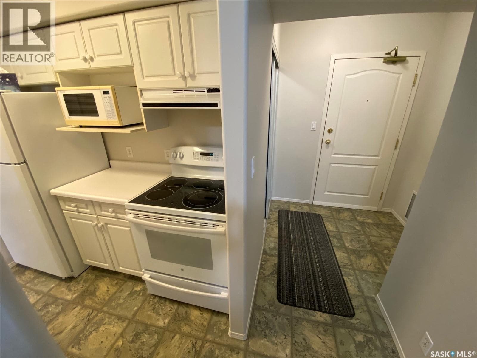 203 57 Russell DRIVE — photo 4
