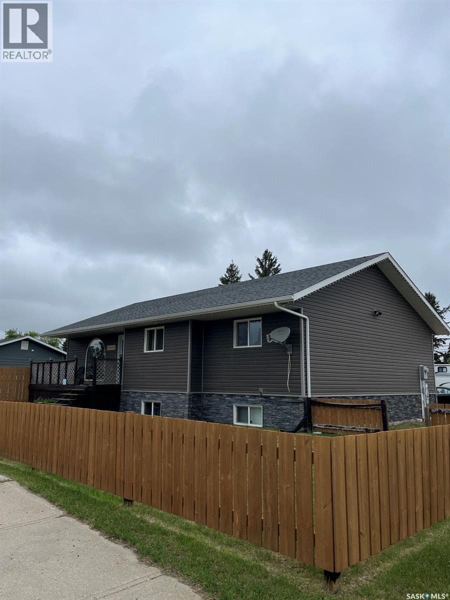 401 6th AVENUE W — photo 2