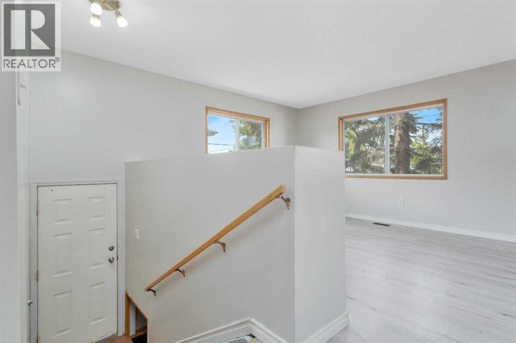 4417A 47A Avenue — photo 5