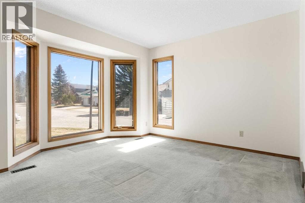 190 Hawkville Close NW — photo 4