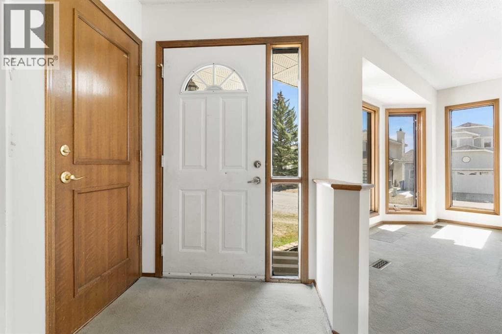 190 Hawkville Close NW — photo 3