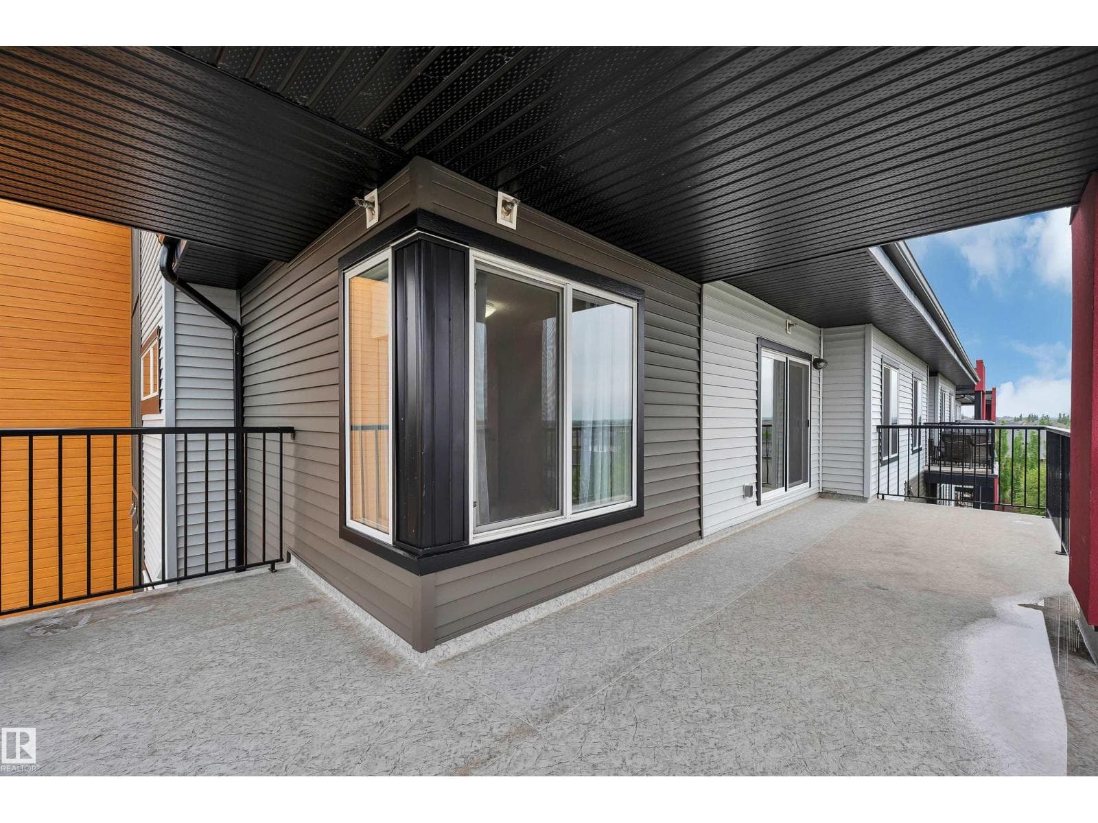 #447 348 WINDERMERE RD NW — photo 3