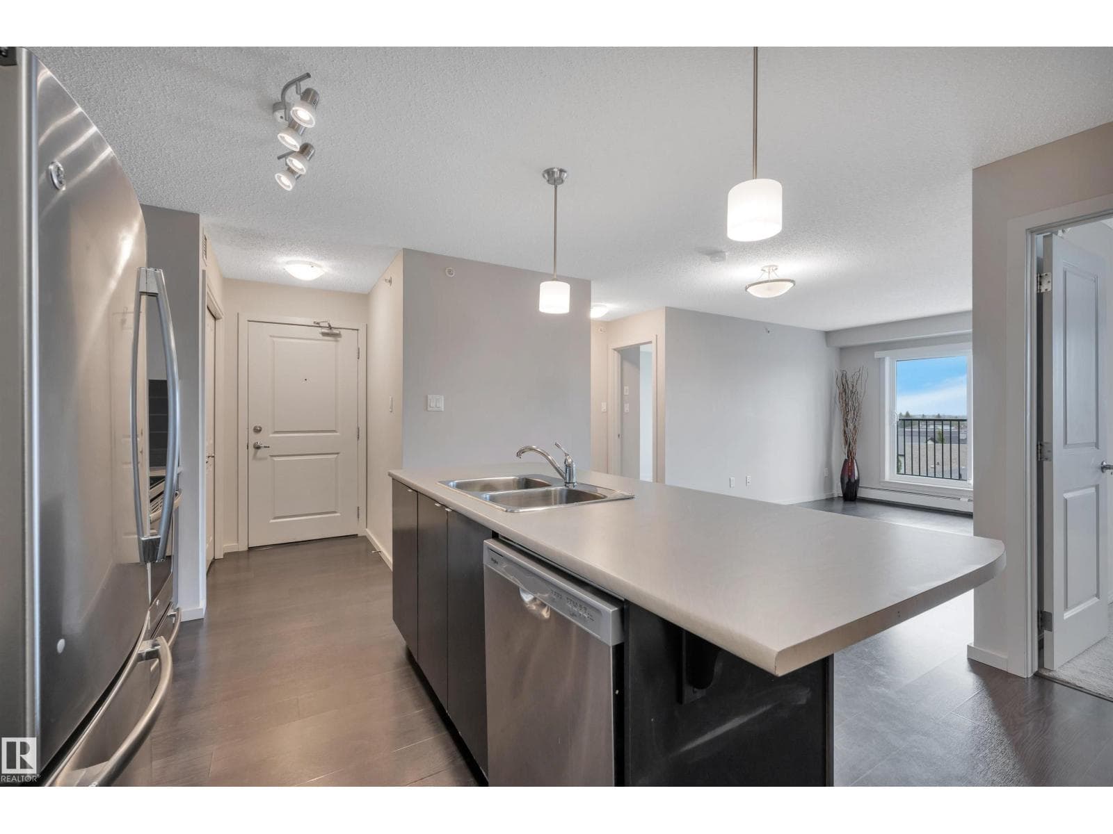 #447 348 WINDERMERE RD NW — photo 5