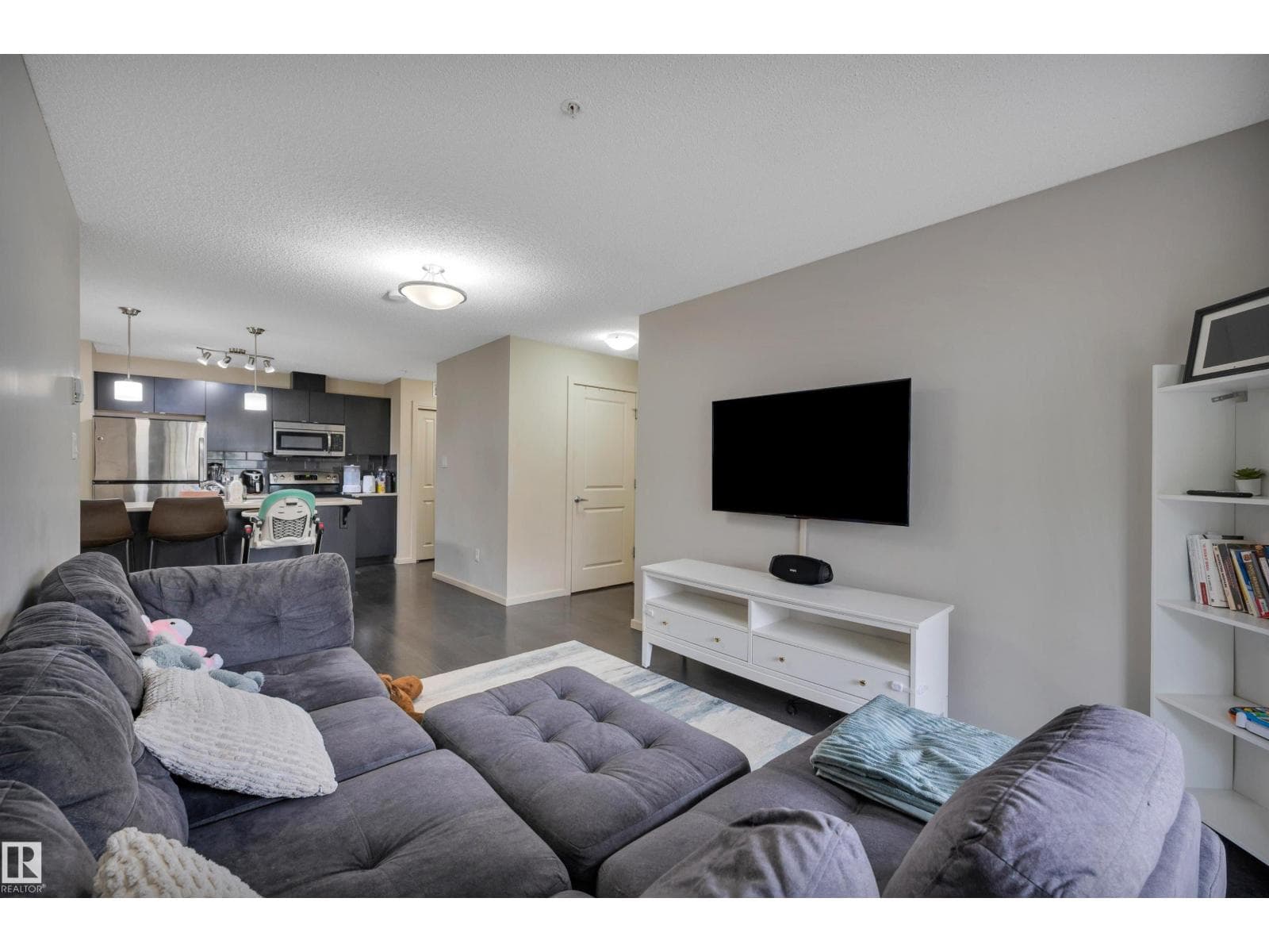 #216 340 WINDERMERE RD NW — photo 2