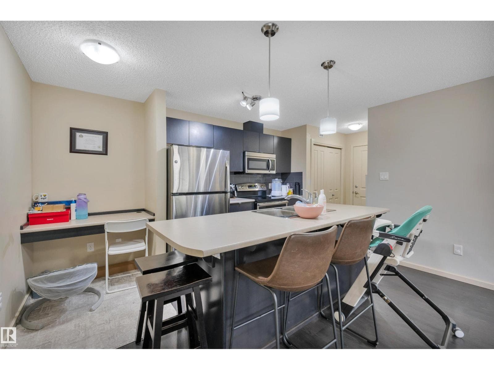 #216 340 WINDERMERE RD NW — photo 4