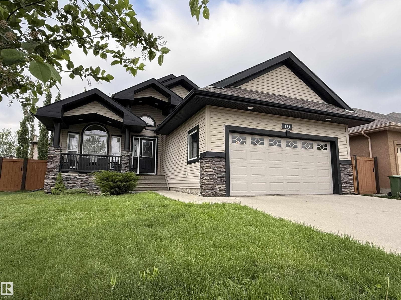 19 NEWTON PL