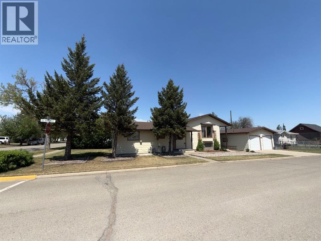 5304 2 Street W