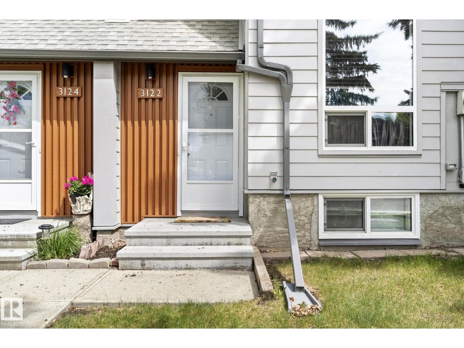 3122 142 AV NW