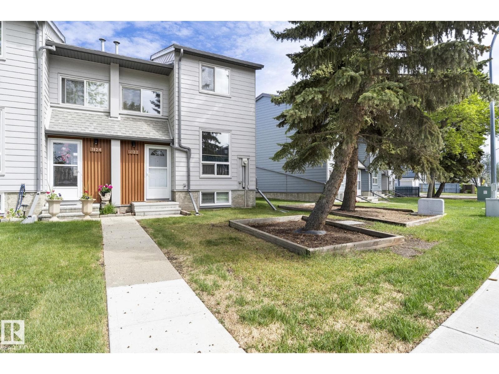 3122 142 AV NW — photo 3