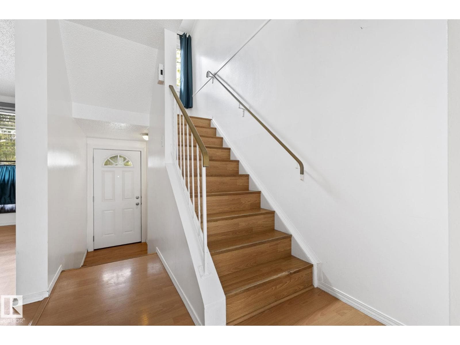 3122 142 AV NW — photo 5