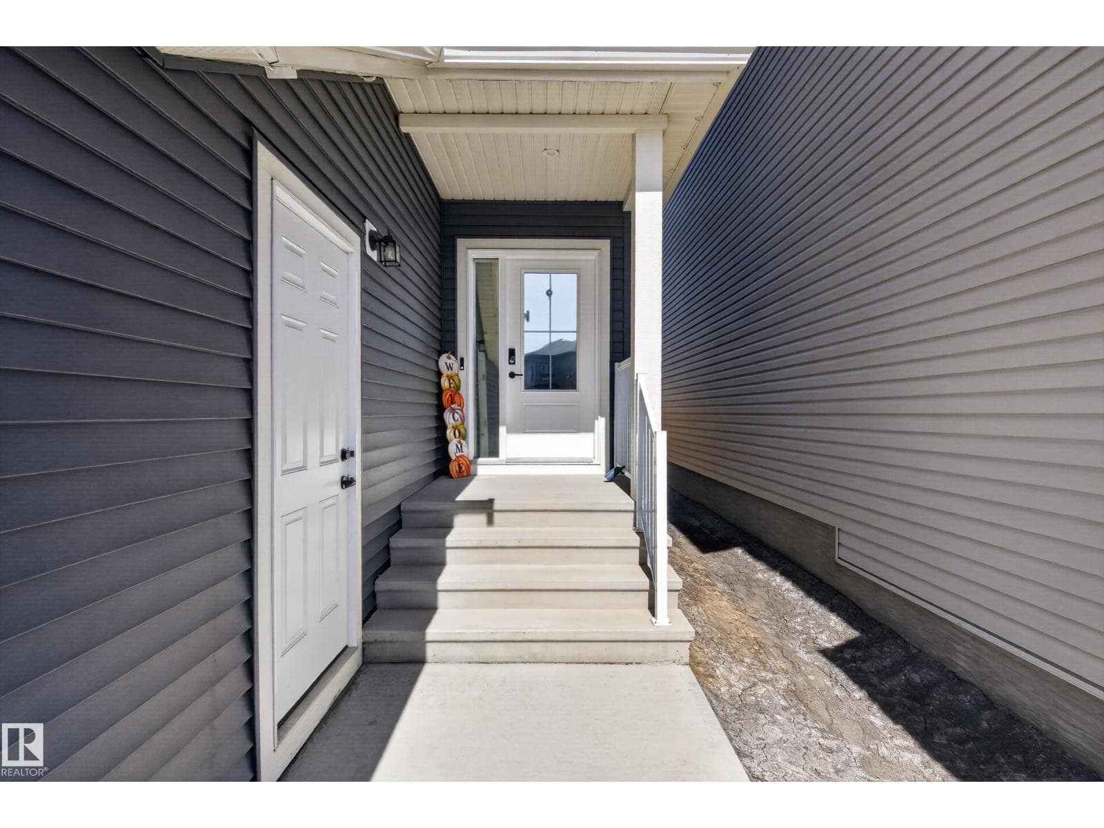 1412 11 AV NW — photo 4