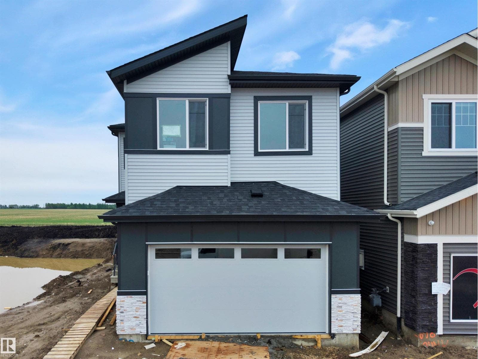 700 Bank DR