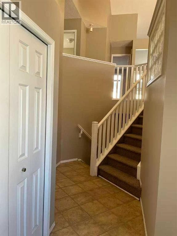 170 Citadel Gardens NW — photo 4