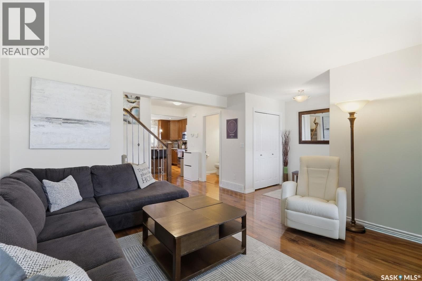 646 Hampton CIRCLE — photo 4
