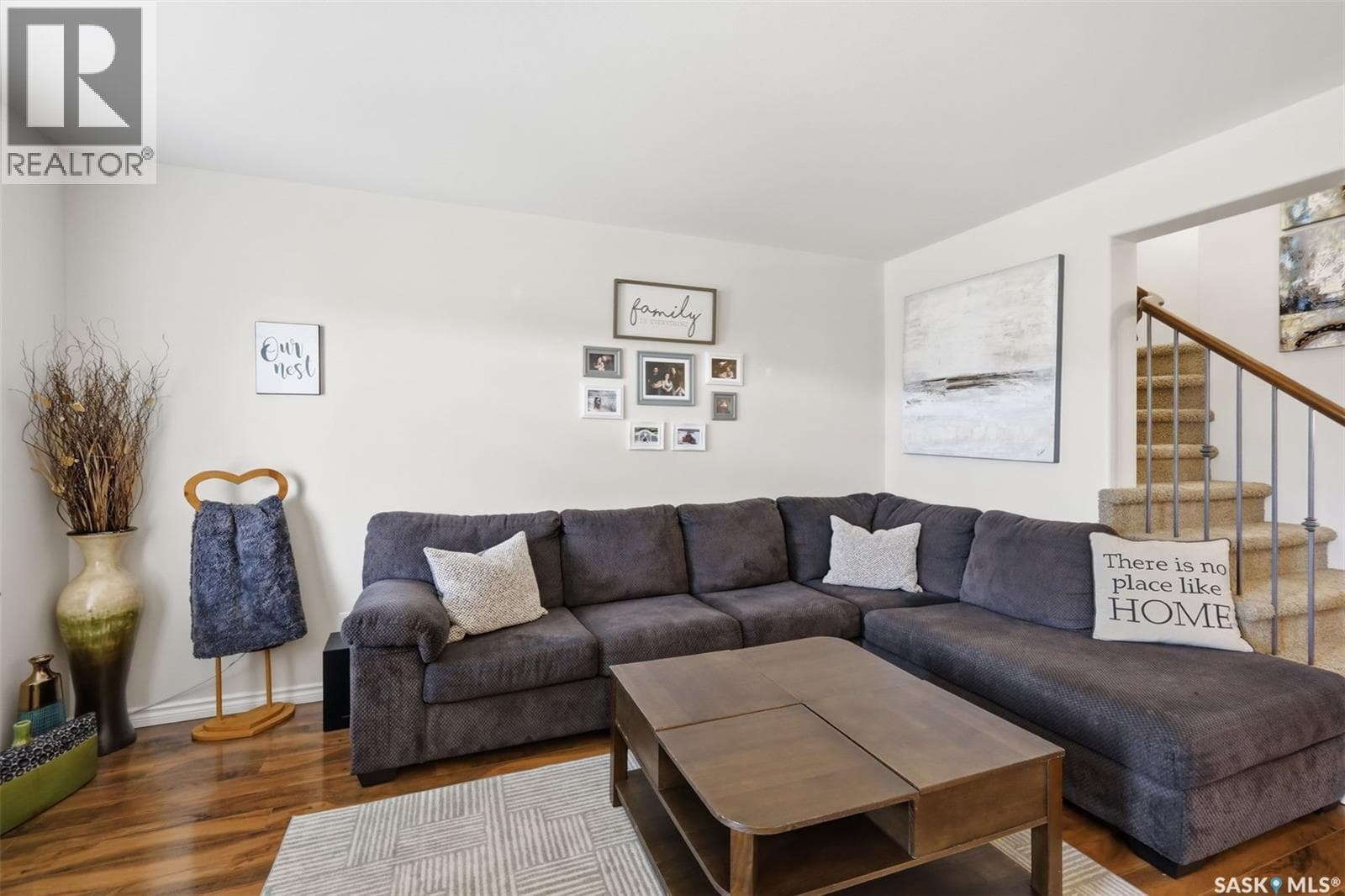 646 Hampton CIRCLE — photo 5