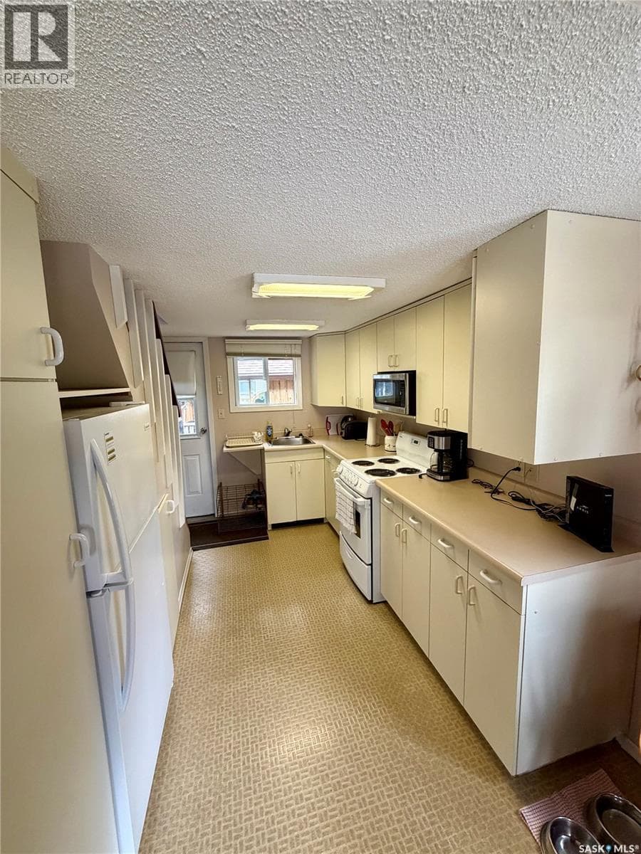 1515 Finch — photo 5