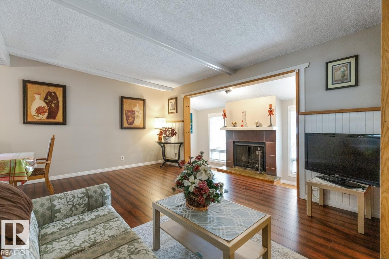 6303 89 AV NW — photo 4