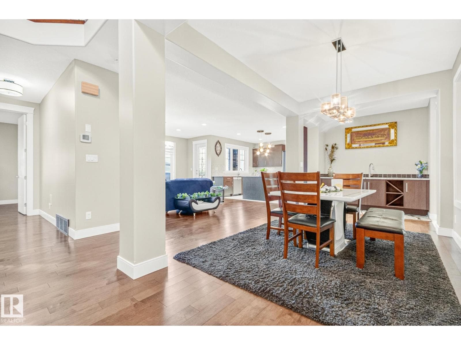 5803 32 ST NE — photo 2