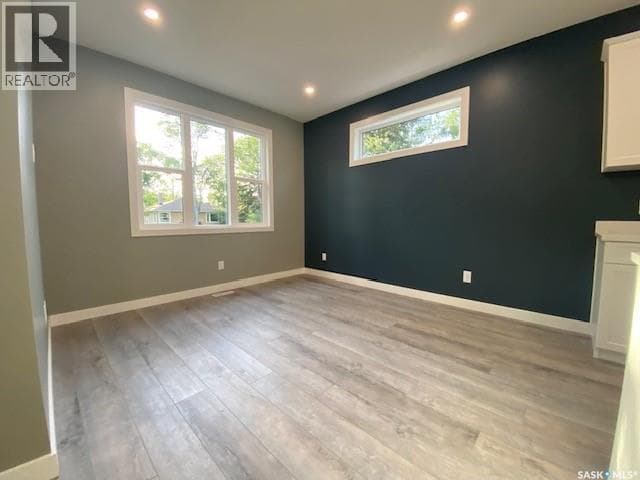3067 Elphinstone STREET — photo 3