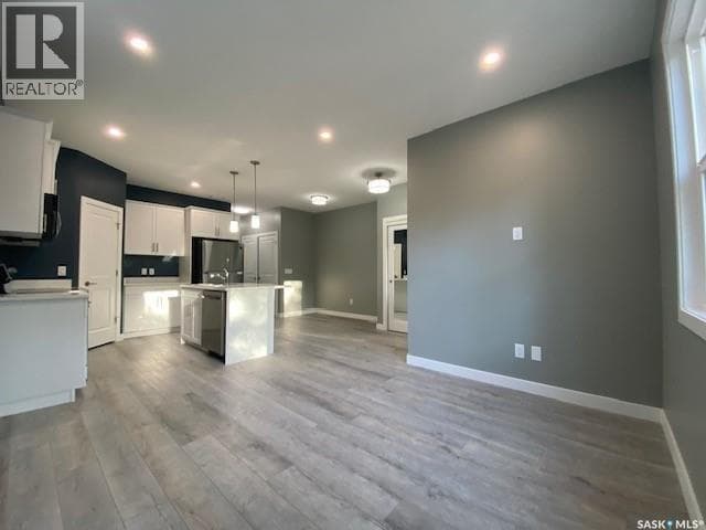 3067 Elphinstone STREET — photo 5